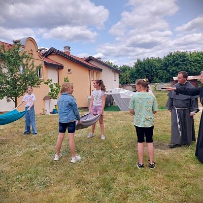 Schola dziękuje Bogu za miniony rok grafika