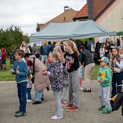 X Franciszkański Festyn Rodzinny – wspomnienie radosnego spotkania. grafika