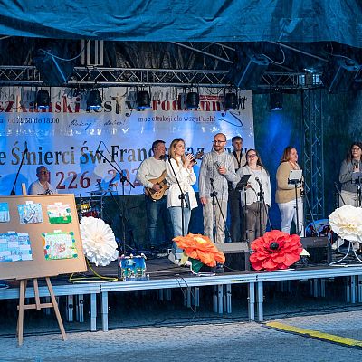 X Franciszkański Festyn Rodzinny – wspomnienie radosnego spotkania. grafika