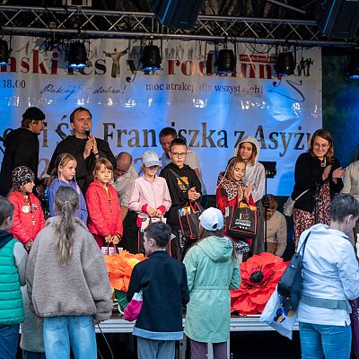 X Franciszkański Festyn Rodzinny – wspomnienie radosnego spotkania. grafika