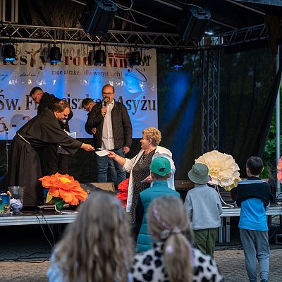 X Franciszkański Festyn Rodzinny – wspomnienie radosnego spotkania. grafika