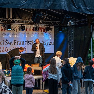 X Franciszkański Festyn Rodzinny – wspomnienie radosnego spotkania. grafika